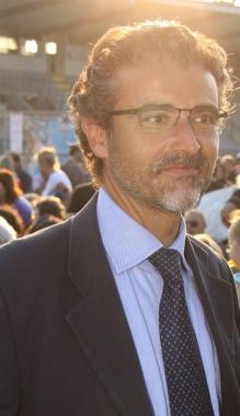 Alberto Chiovelli, direttore dell’Ansf, a Viareggio per l’anniversario della strage; a fianco, Polfer al lavoro in stazione
