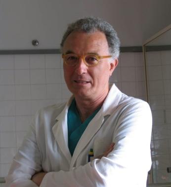Il primario dellOrtopedia Mario Spinelli, presto di nuovo in corsia 