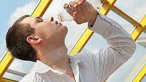 <b>ACIDO OSSALICO </b>Era in una bottiglia simile a una di acqua