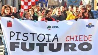 Manifestazione per il rilancio dell’economia A destra il brindisi della presidente della Provincia