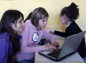 Giovani e web, la Chiesa vuole saperne di più