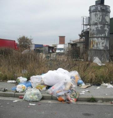 Ancora rifiuti abbandonati nella stessa zona 