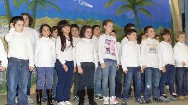 MASSA Gli alunni della scuola dell'infanzia e della scuola primaria E.De Amicis di ...