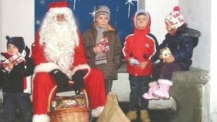 Bambini in festa per Babbo Natale