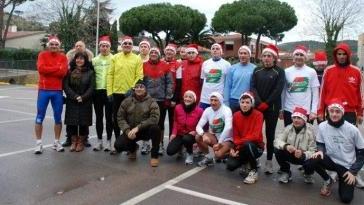 Giro di Piombino a corsa col cappello di Babbo Natale