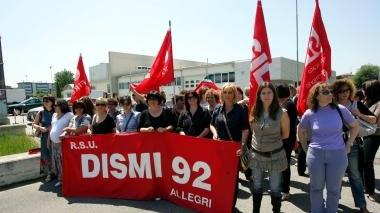 Manifestazione degli operai della Dismi 82 Allegri davanti alla fabbrica