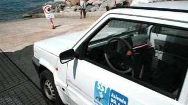 Un’auto di servizio dell’Asl