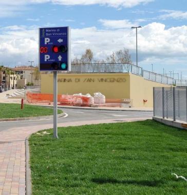 Lingresso di uno dei parcheggi del porto  