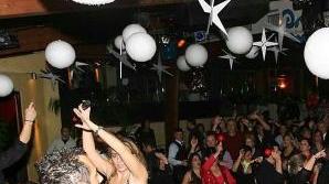 Ci si prepara ad una notte tra brindisi e divertimento nelle piazze come in molti locali notturni di Cecina E sono davvero tante le proposte per il San Silvestro