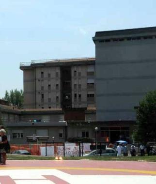 Riccardo Varese e, sopra lospedale di Pontremoli 