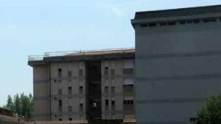 Riccardo Varese e, sopra l’ospedale di Pontremoli