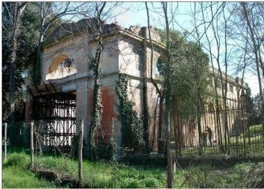 La rimessa delle barche allinterno del parco delle Cascine di Tavola 
