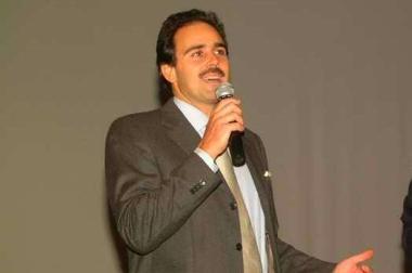Andrea Marcucci e una immagine delle Mura 