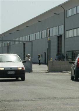 Lesterno dellazienda Metalplastic a Pontedera     