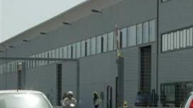 L’esterno dell’azienda Metalplastic a Pontedera