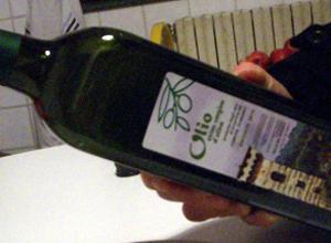 Il Comune di Vaiano si improvvisa agricoltore coglie le olive e fa l'olio
