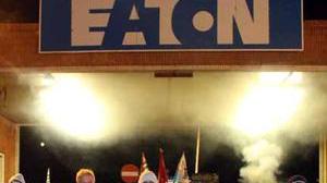 Eaton, veglione di Capodanno in fabbrica per gli operai licenziati