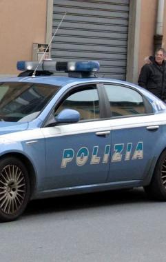 Una pattuglia della polizia durante un intervento 