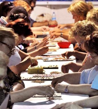 Una tombolata grande passione di grandi e piccini (in una foto di archivio) 