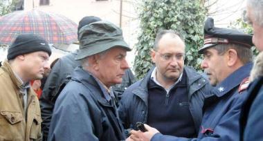 Gli amici e i parenti fanno coraggio ai genitori