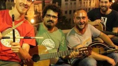 <b>PIAZZE SONORE </b>I Matti delle Giuncaie (a destra) incendiano Follonica A sinistra Fabiana Conti regina a Grosseto