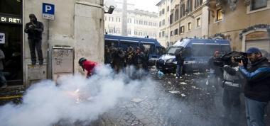 Gli scontri tra forze dellordine e studenti a Roma 