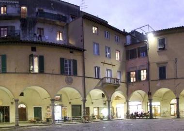 Piazza delle Vettovaglie di notte 