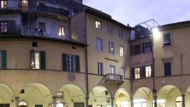 Piazza delle Vettovaglie di notte