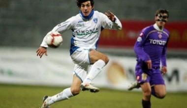 Riccardo Saponara in azione con la maglia azzurra dellEmpoli 