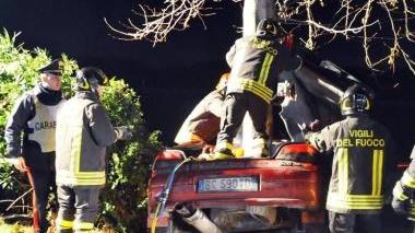 L’ultimo incidente mortale sull’Aurelia, a destra il platano della strage di settembre