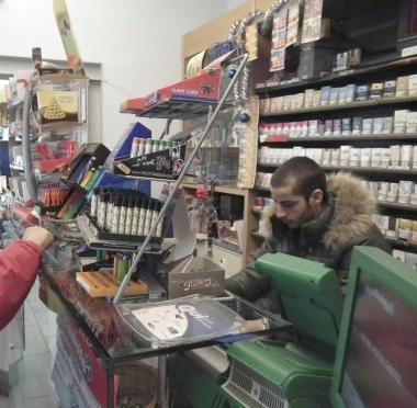Linterno della tabaccheria presa di mira dai ladri   
