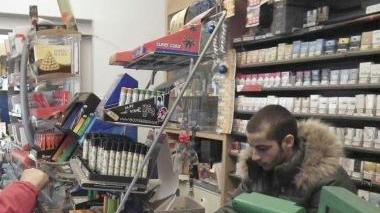 L’interno della tabaccheria presa di mira dai ladri