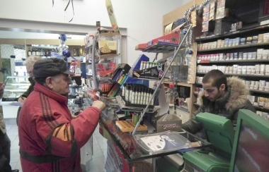 La tabaccheria presa di mira dai malviventi 