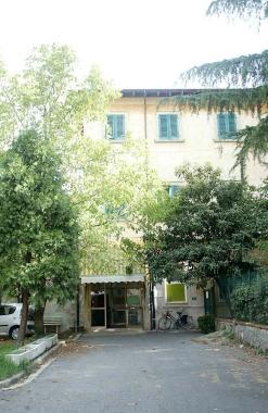 Uno degli ingressi della casa di riposo di viale Adua