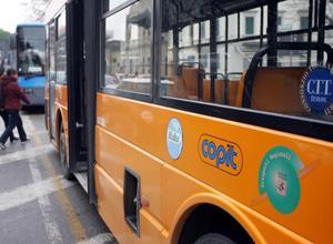 Meno autobus e biglietti più cari
