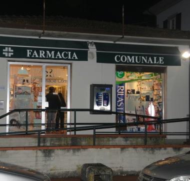 La farmacia comunale di Monte San Quirico dove è avvenuta la rapina (Vip)