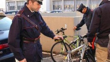 I carabinieri con le bici rubate