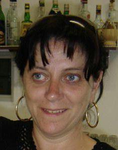  «Sorpresa! Tanti auguri Oriana per i tuoi 50 anni. Ti vogliamo bene. Auguri da Martina, Giovanni, ...