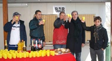 Sfilata degli atleti con gli armi al Bacino di Roffia