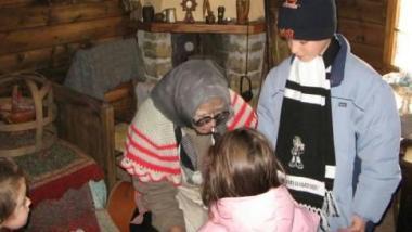 La Befana è già arrivata: aspetta i bimbi a Guamo per regalare dolci