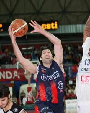 <b>NUMERO 13 NELLA STORIA. </b>Andrea Niccolai &egrave; il simbolo e lorgoglio del basket termale           