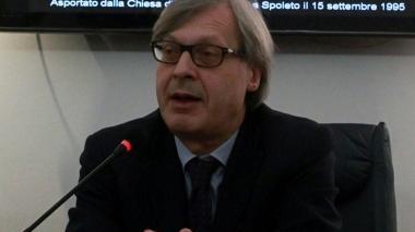 Vittorio Sgarbi ospite a Pitti Uomo il 13 gennaio e Oliviero Toscani