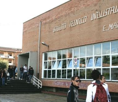 Lesterno dellIti Mattei a Rosignano Solvay 