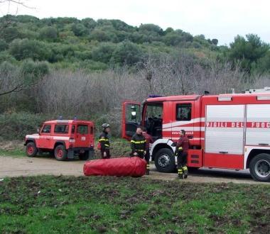 I mezzi dei soccorritori a Populonia 