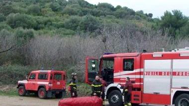 I mezzi dei soccorritori a Populonia