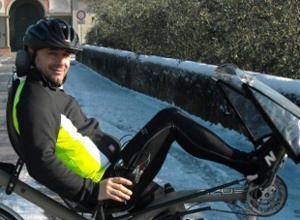 Al lavoro in bici «Neppure la neve mi ha fermato»