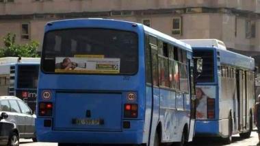 Un autobus della Atn: i tagli porteranno a una riduzione delle corse con molti disagi per gli utenti