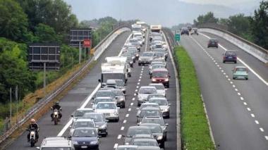Code in autostrada e il casello di Carrara