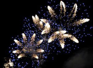 Il cielo si tinge di mille colori Dai Macrolotti a via Pistoiese i cinesi fanno festa coi fuochi