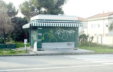 L’edicola di Antignano dove è avvenuta la rapina